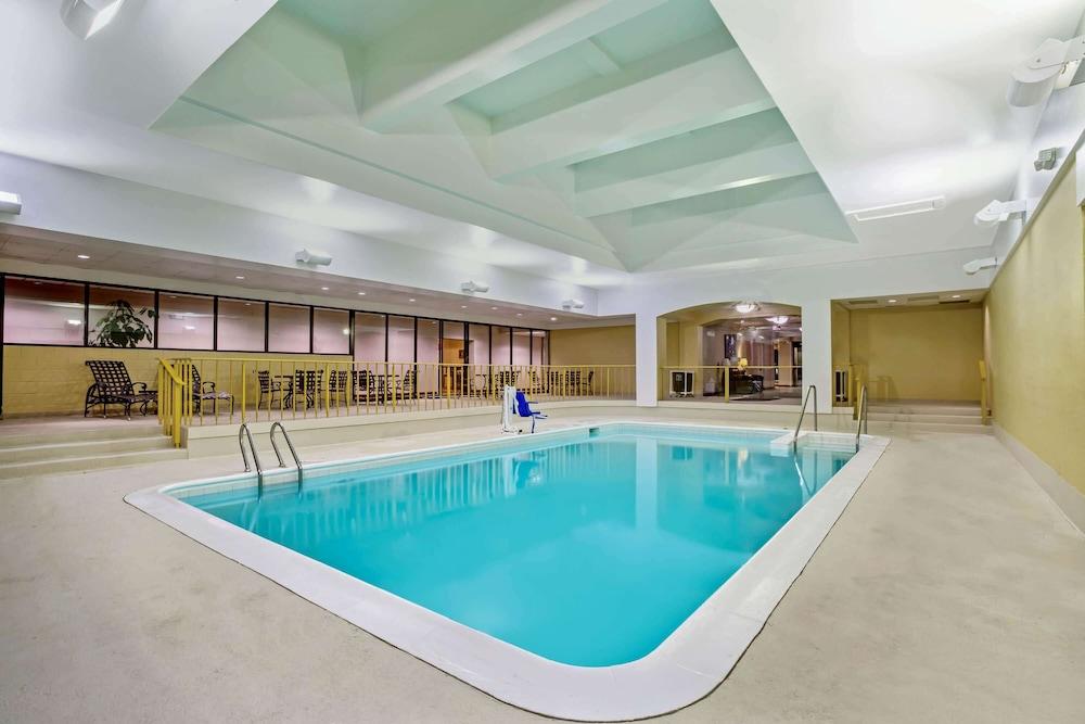 La Quinta By Wyndham Stamford / New York City Eksteriør bilde
