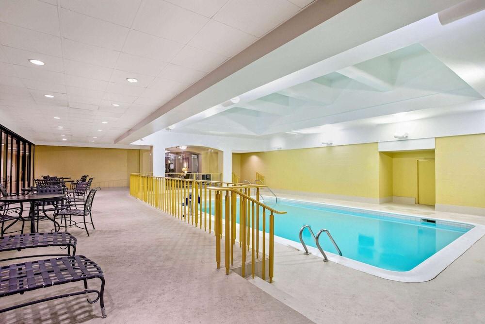 La Quinta By Wyndham Stamford / New York City Eksteriør bilde