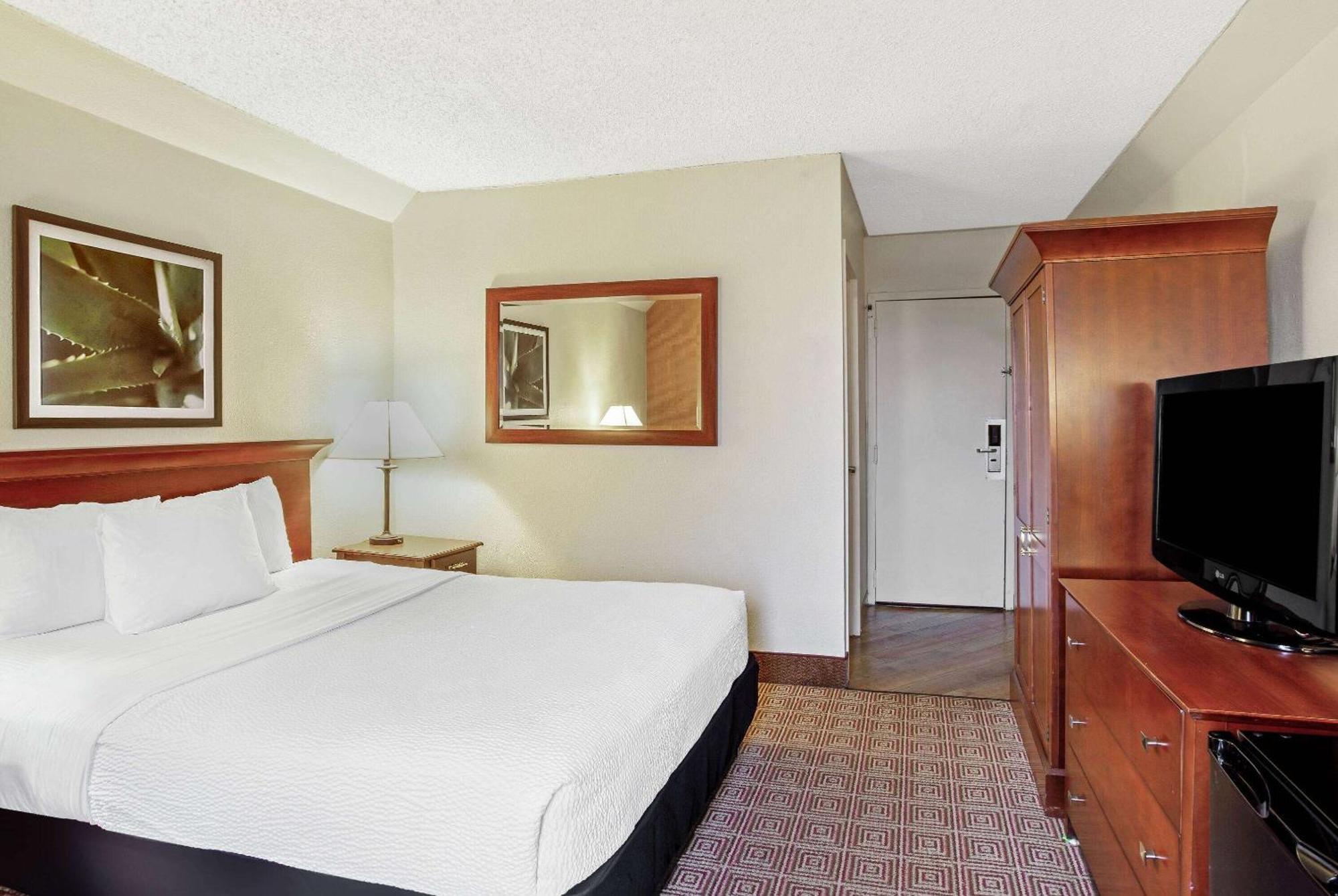 La Quinta By Wyndham Stamford / New York City Eksteriør bilde